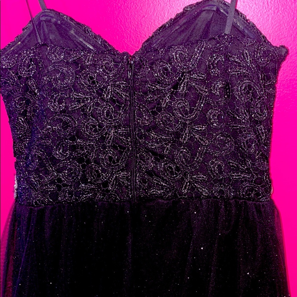 Short sparkly black dress. - Picture 3 of 3